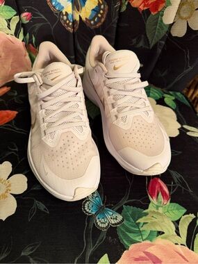 Nike Women’s Light Pink Zoom Winflo Athletic Sneakers